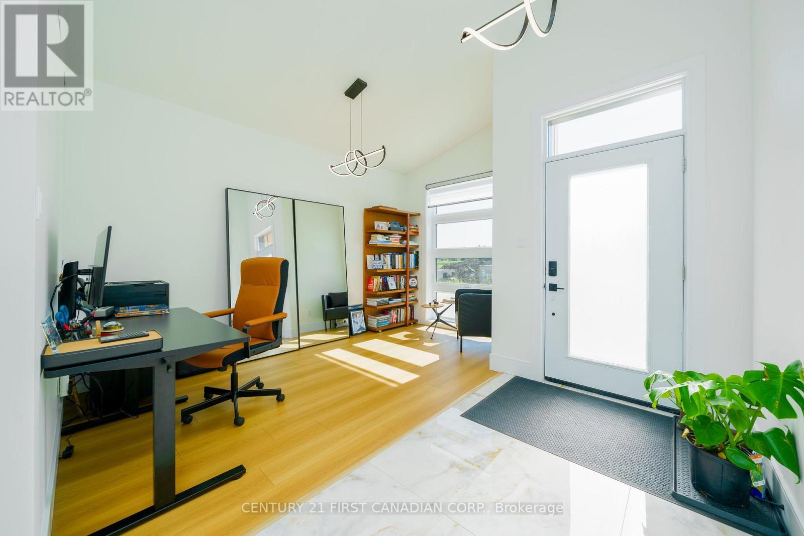 17 Sheldabren Street, North Middlesex, Ontario  N0M 1A0 - Photo 3 - X13033050