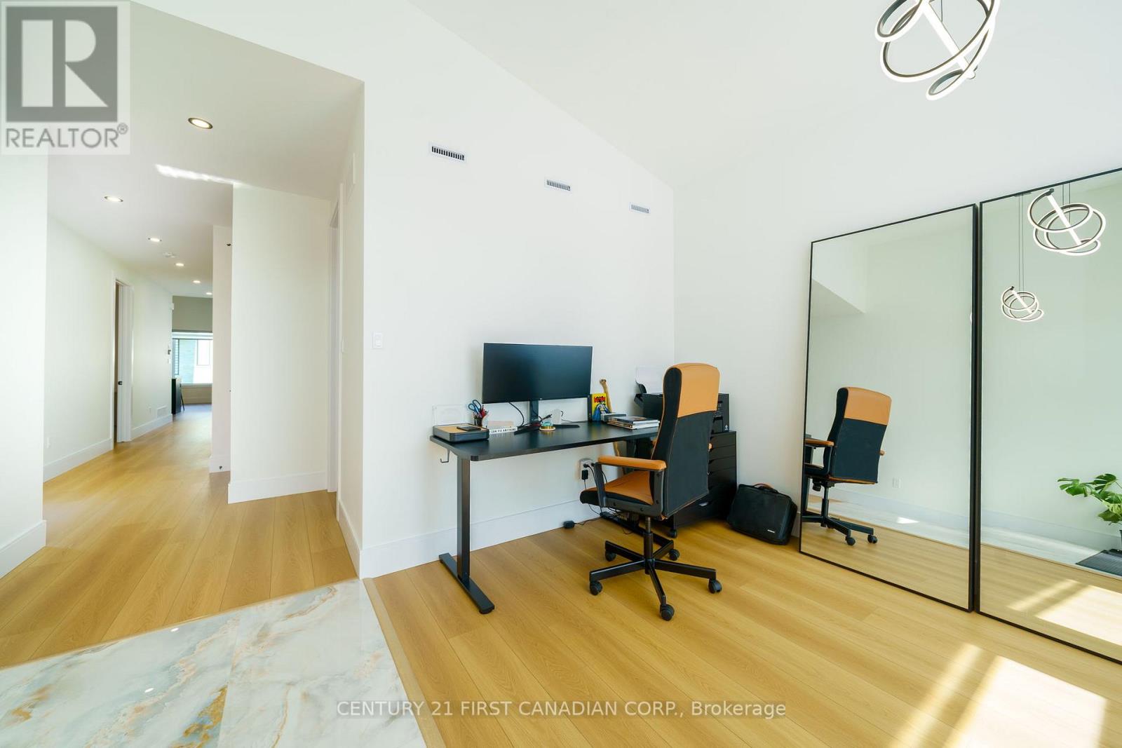 17 Sheldabren Street, North Middlesex, Ontario  N0M 1A0 - Photo 4 - X13033050