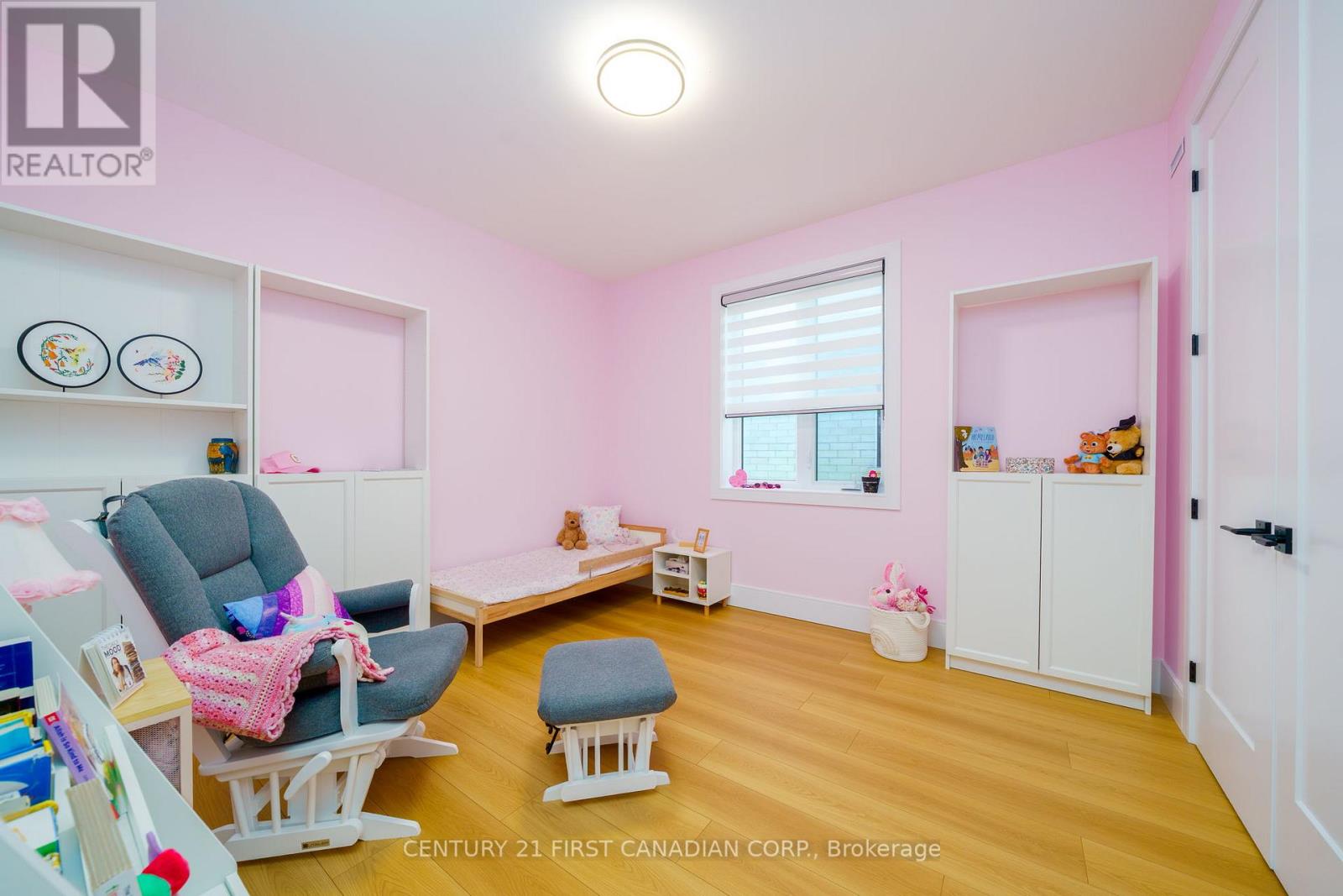 17 Sheldabren Street, North Middlesex, Ontario  N0M 1A0 - Photo 6 - X13033050