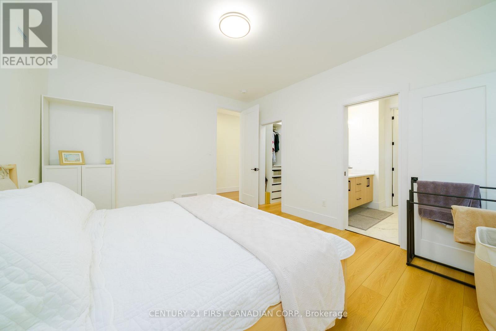 17 Sheldabren Street, North Middlesex, Ontario  N0M 1A0 - Photo 8 - X13033050