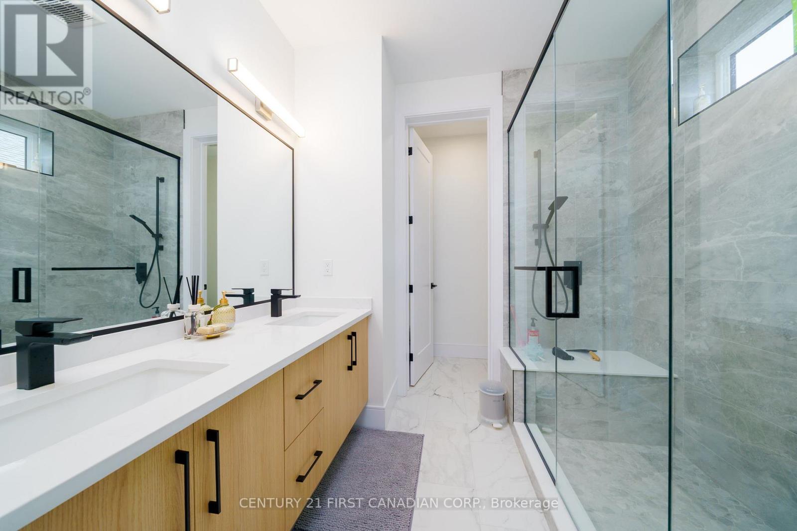 17 Sheldabren Street, North Middlesex, Ontario  N0M 1A0 - Photo 9 - X13033050