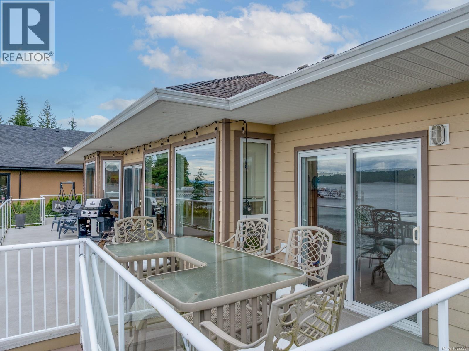 6800 Buckley Bay Frontage Rd, Fanny Bay, British Columbia  V0R 1W0 - Photo 34 - 1032238