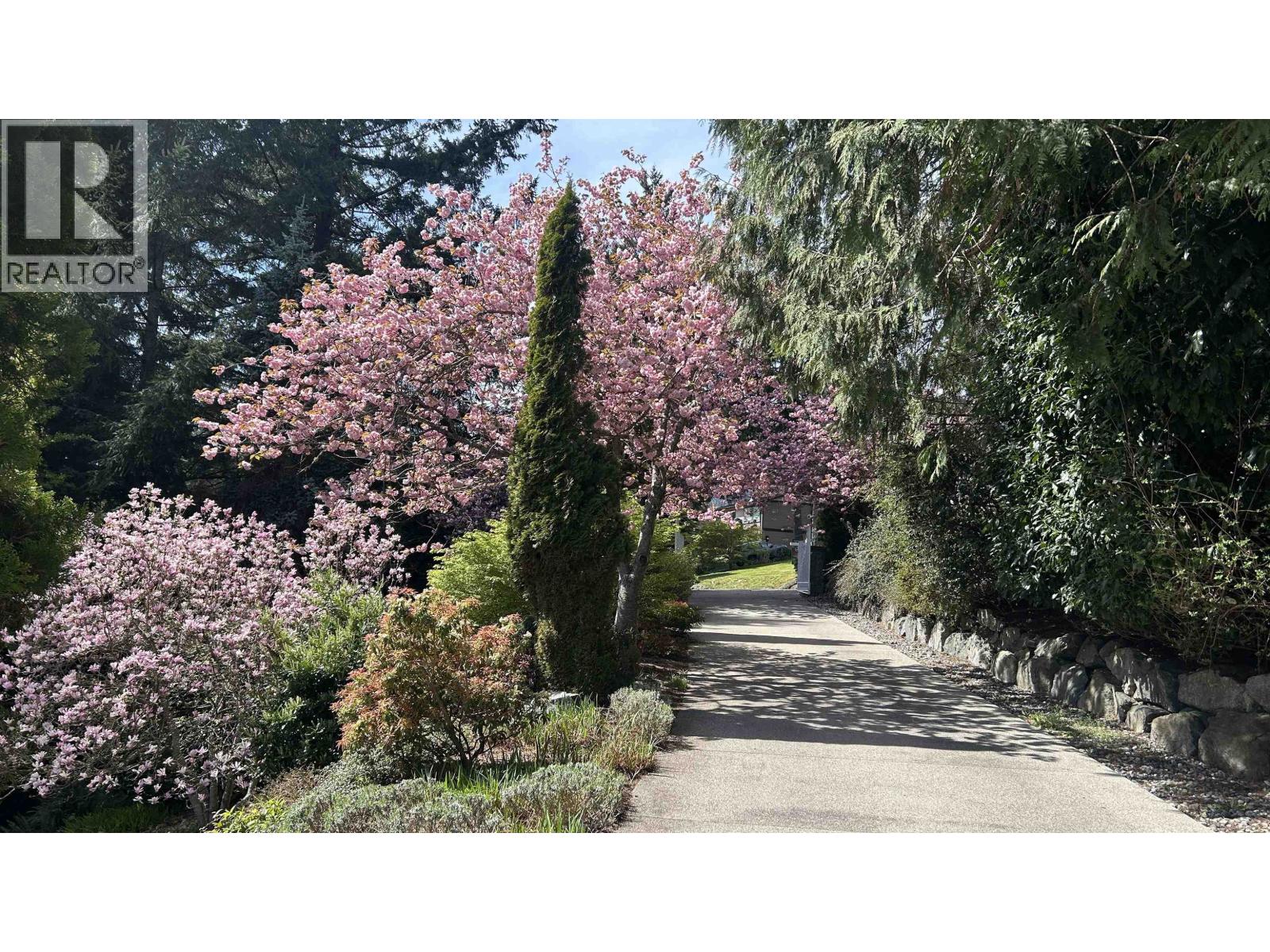 63 Chadwick Road, Gibsons, British Columbia  V0N 1V6 - Photo 2 - R3053462