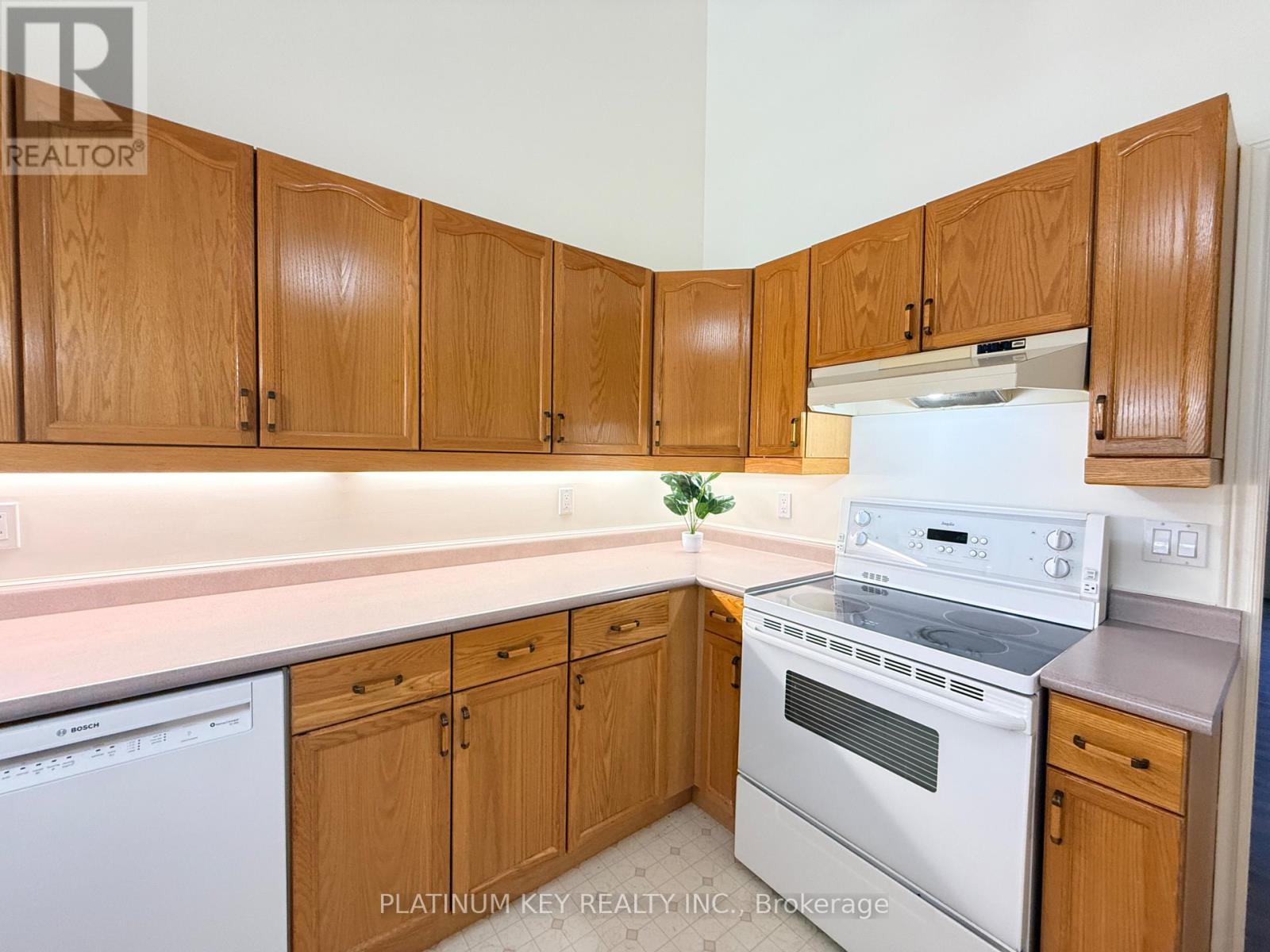 7 - 1331 Commissioners Road W, London South, Ontario  N6K 1E2 - Photo 7 - X12747658