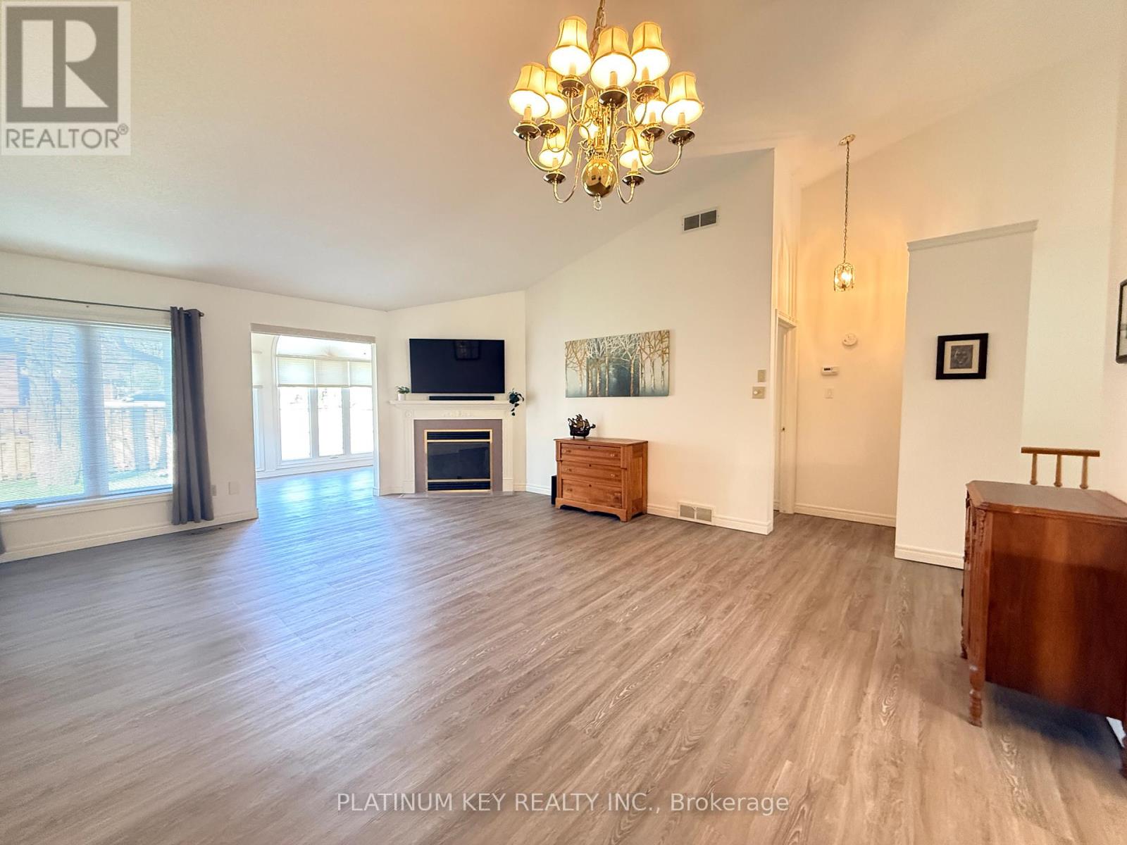 7 - 1331 Commissioners Road W, London South, Ontario  N6K 1E2 - Photo 4 - X12747658