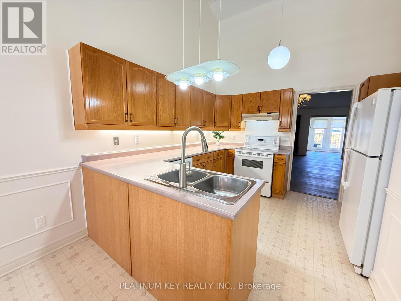 7 - 1331 Commissioners Road W, London South, Ontario  N6K 1E2 - Photo 8 - X12747658