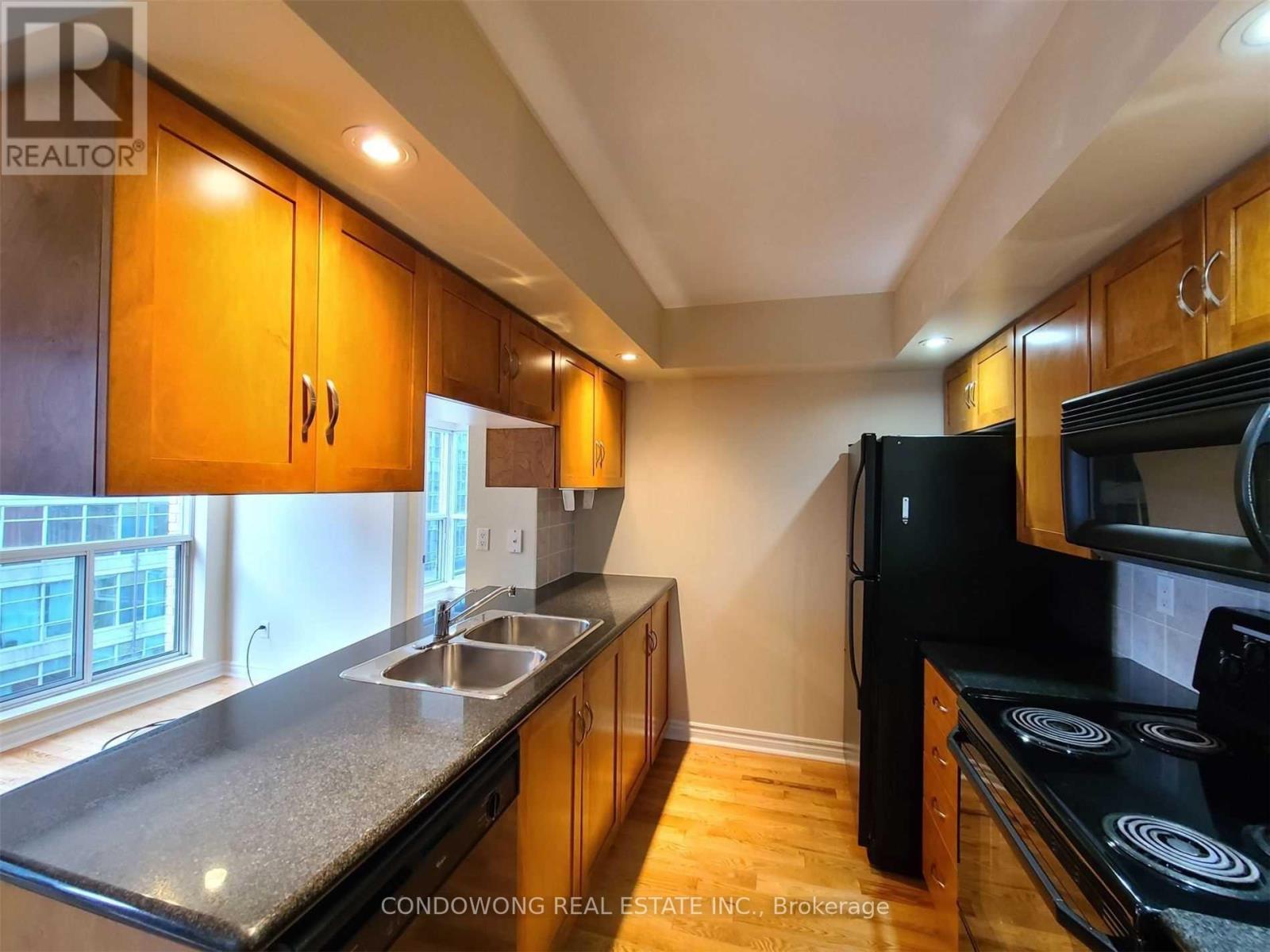 819 - 270 Wellington Street W, Toronto, Ontario  M5V 3P5 - Photo 2 - C13033038