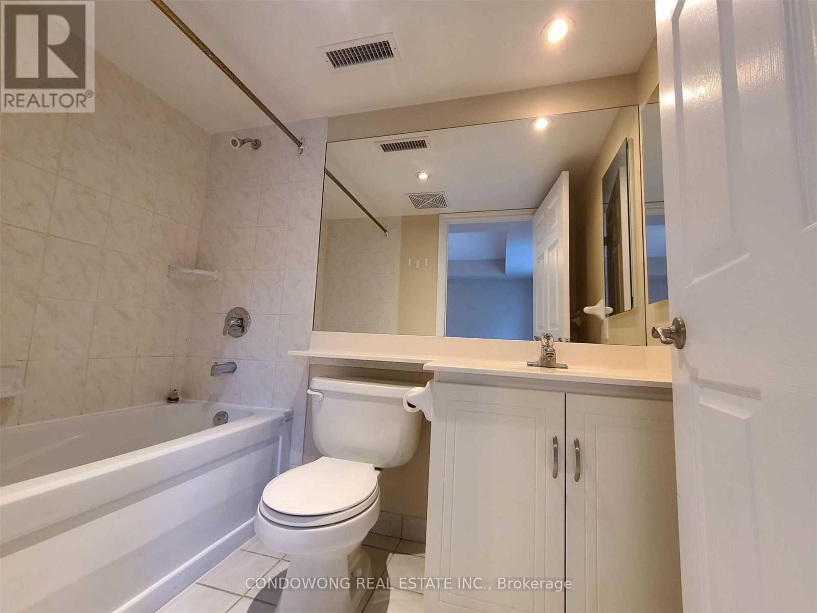 819 - 270 Wellington Street W, Toronto, Ontario  M5V 3P5 - Photo 4 - C13033038