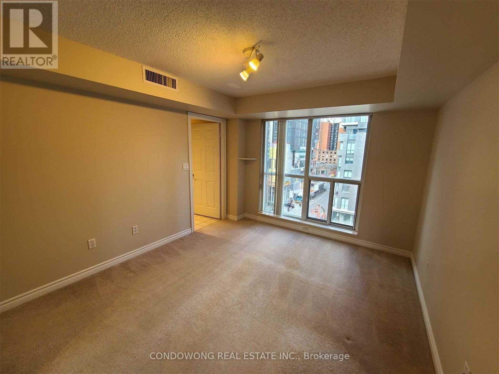 819 - 270 Wellington Street W, Toronto, Ontario  M5V 3P5 - Photo 6 - C13033038