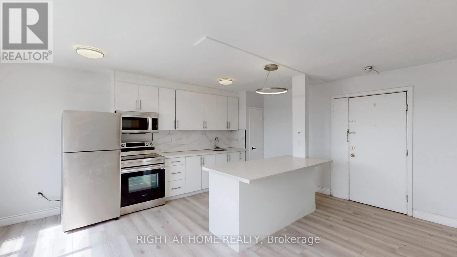 314 - 896 Eglinton Avenue E, Toronto (Leaside), Ontario  M4G 2L2 - Photo 2 - C13033082