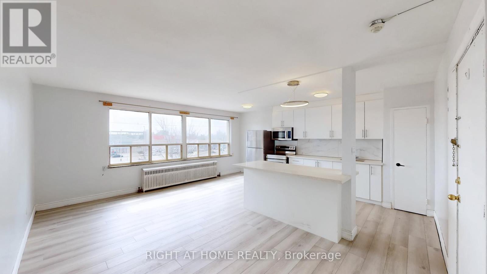 314 - 896 Eglinton Avenue E, Toronto (Leaside), Ontario  M4G 2L2 - Photo 3 - C13033082