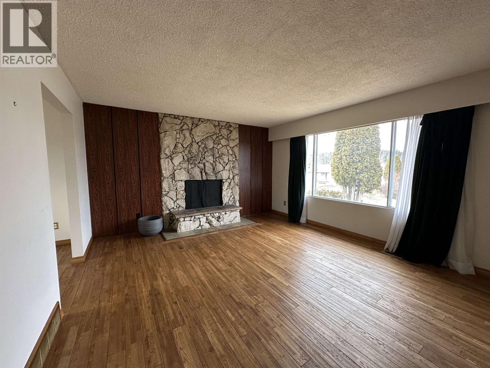 391 N Birch Avenue, 100 Mile House, British Columbia  V0K 2E0 - Photo 12 - R3096427