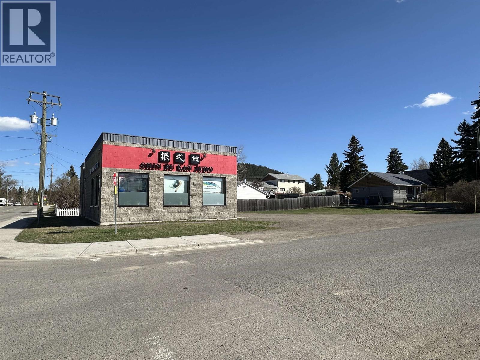 125 Cedar Avenue, 100 Mile House, British Columbia  V0K 2E0 - Photo 2 - C8072420