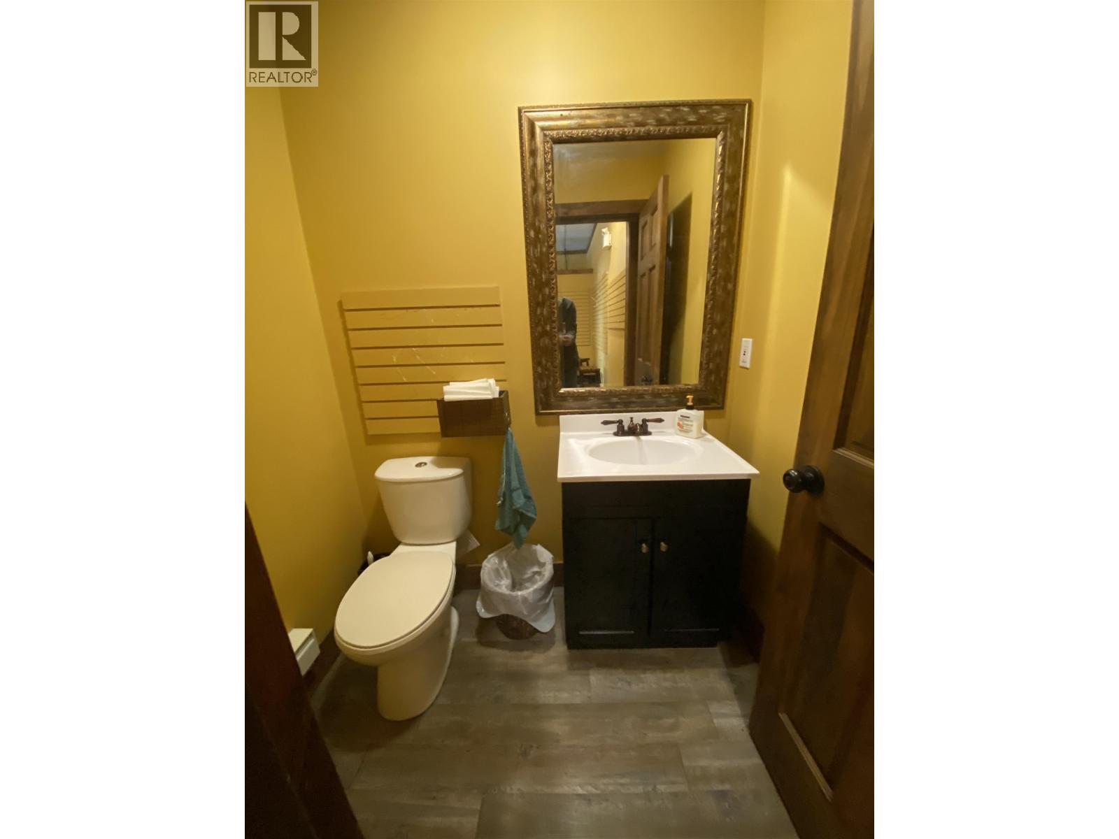 125 Cedar Avenue, 100 Mile House, British Columbia  V0K 2E0 - Photo 15 - C8072420