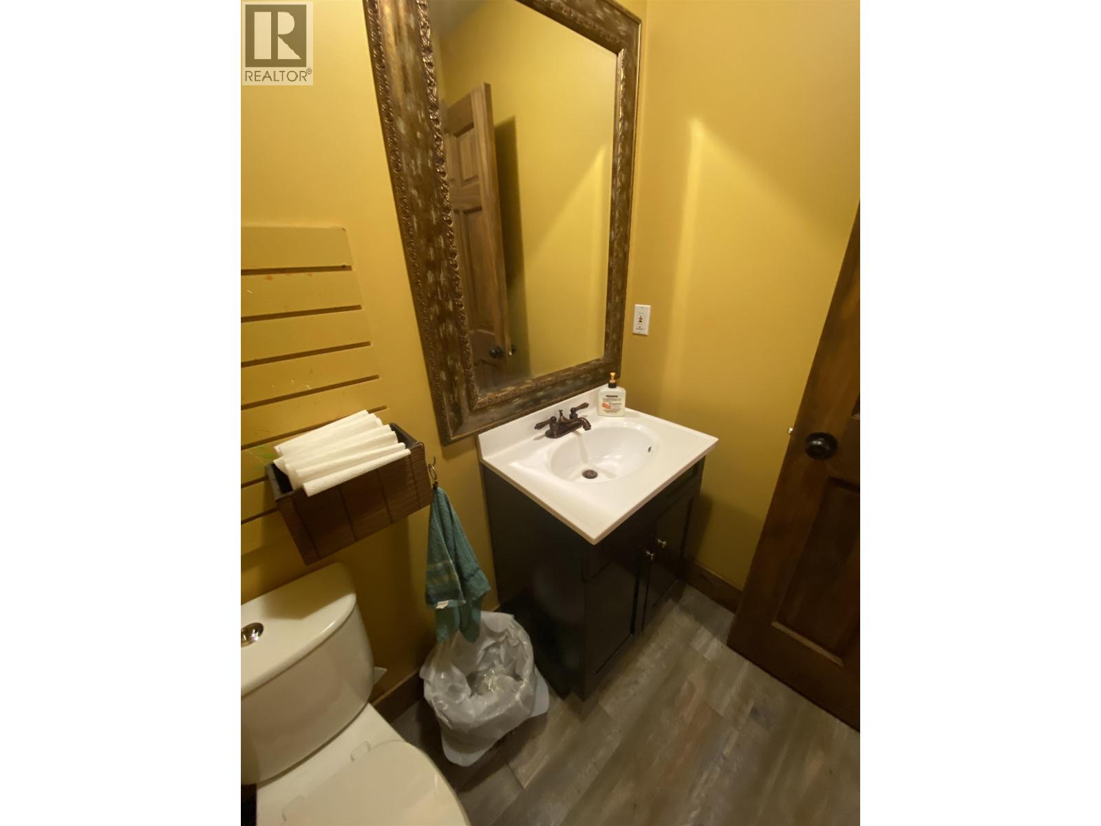 125 Cedar Avenue, 100 Mile House, British Columbia  V0K 2E0 - Photo 16 - C8072420