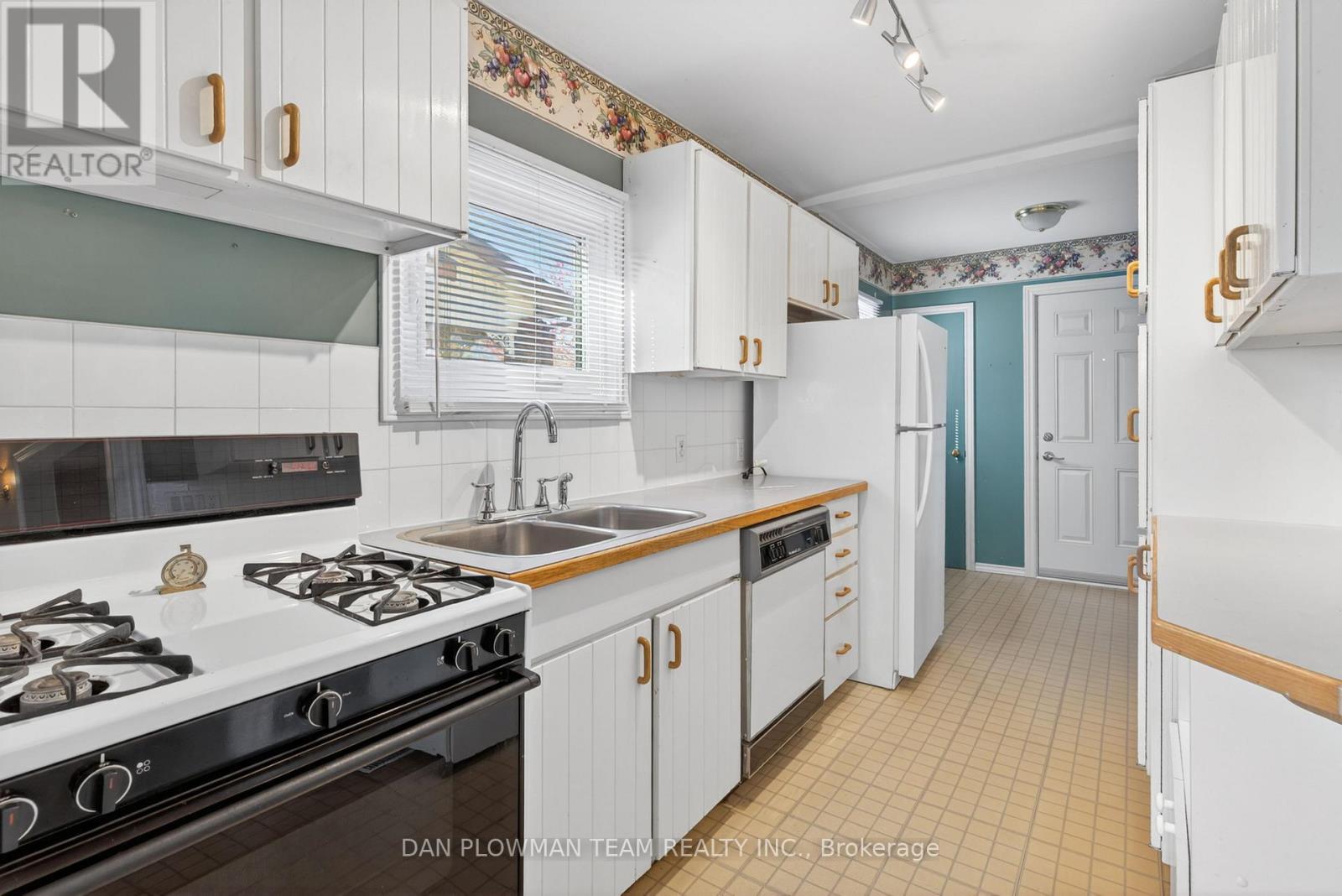 23 Patricia Avenue, Oshawa, Ontario  L1H 5W1 - Photo 10 - E13033018