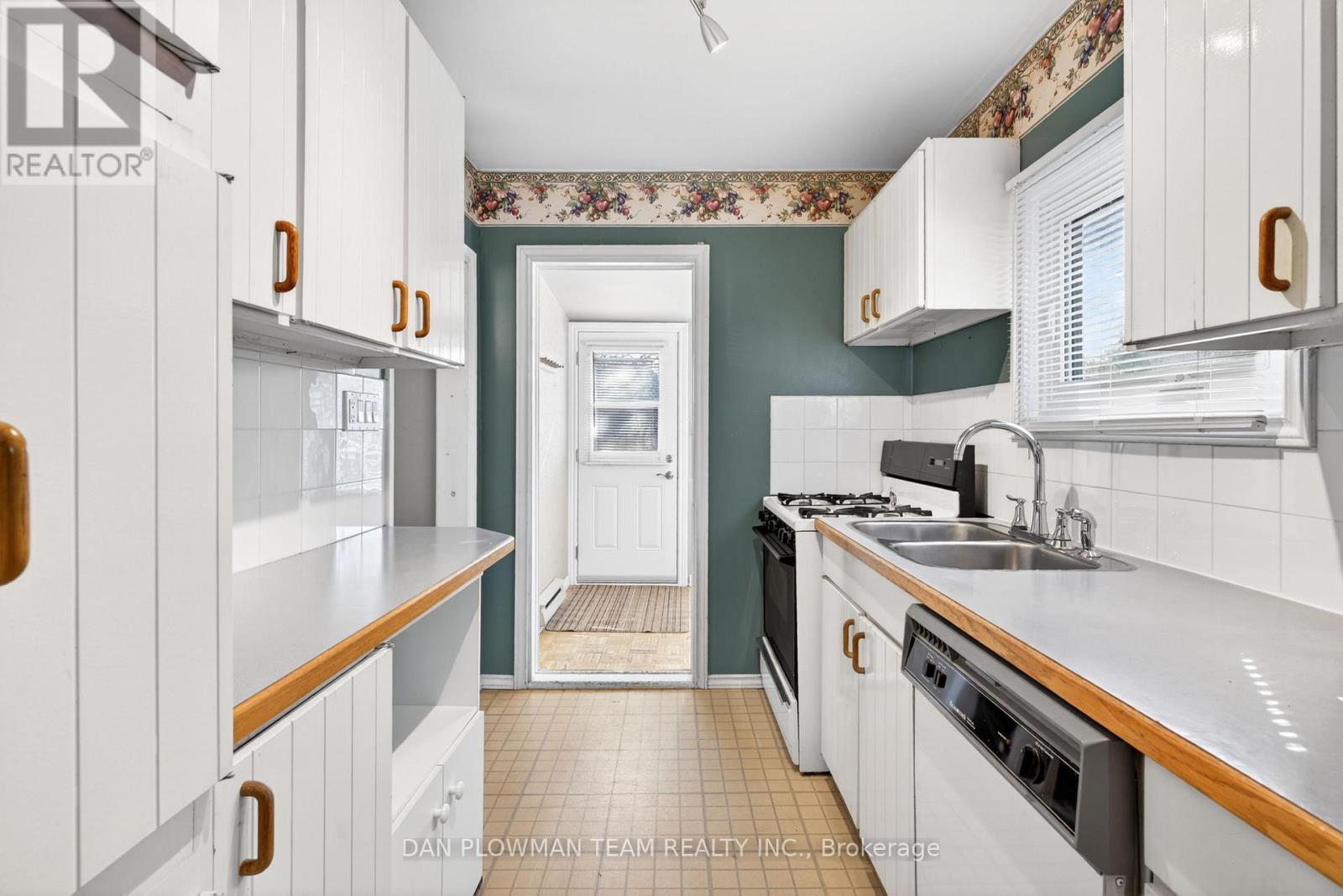 23 Patricia Avenue, Oshawa, Ontario  L1H 5W1 - Photo 12 - E13033018