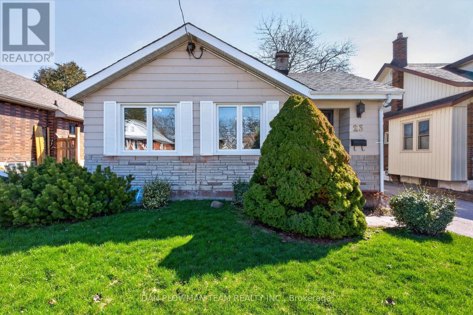 23 Patricia Avenue, Oshawa, Ontario  L1H 5W1 - Photo 2 - E13033018