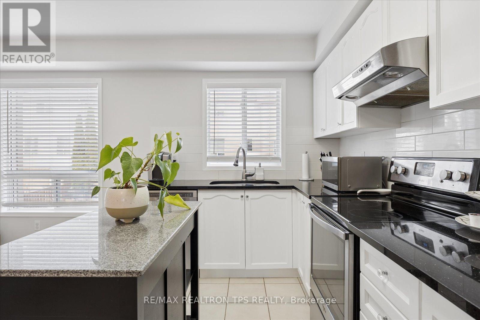 50 Spraggins Lane, Ajax, Ontario  L1T 4H2 - Photo 11 - E13033072