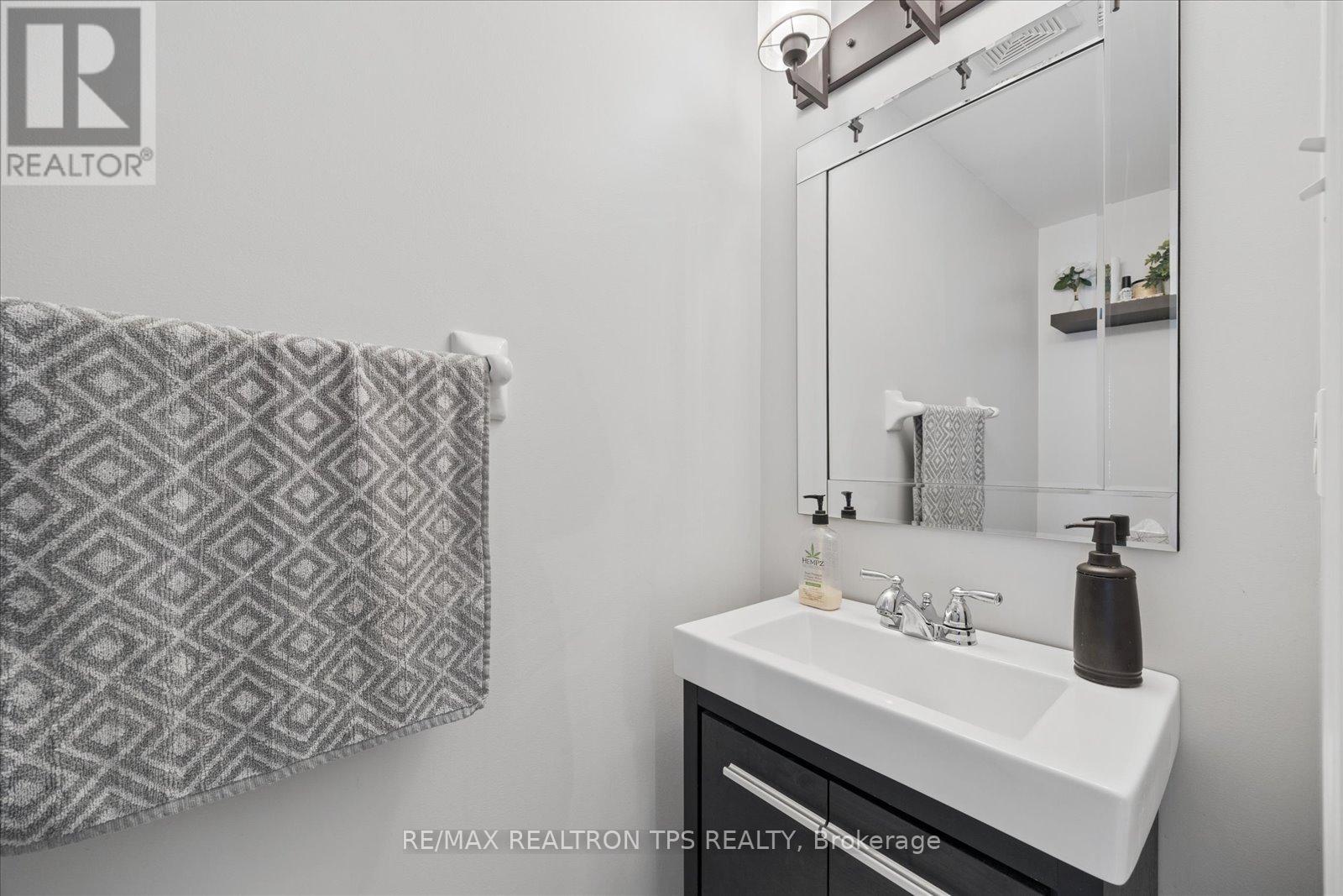 50 Spraggins Lane, Ajax, Ontario  L1T 4H2 - Photo 14 - E13033072