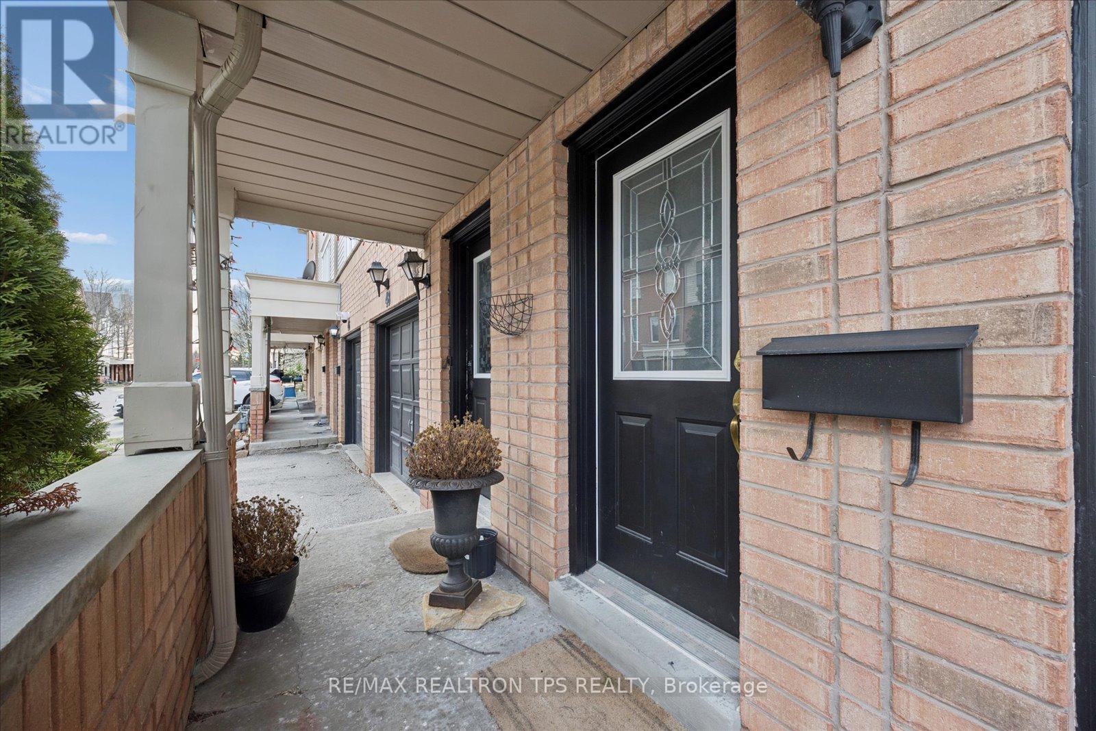 50 Spraggins Lane, Ajax, Ontario  L1T 4H2 - Photo 2 - E13033072