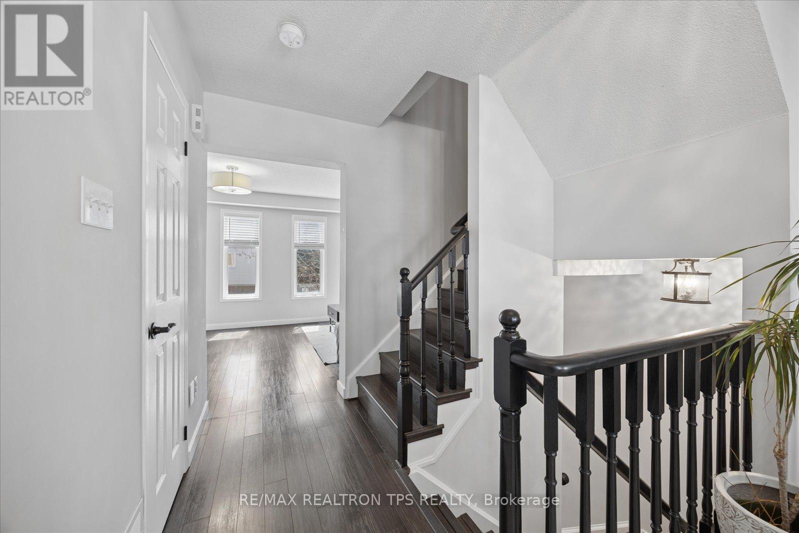 50 Spraggins Lane, Ajax, Ontario  L1T 4H2 - Photo 4 - E13033072