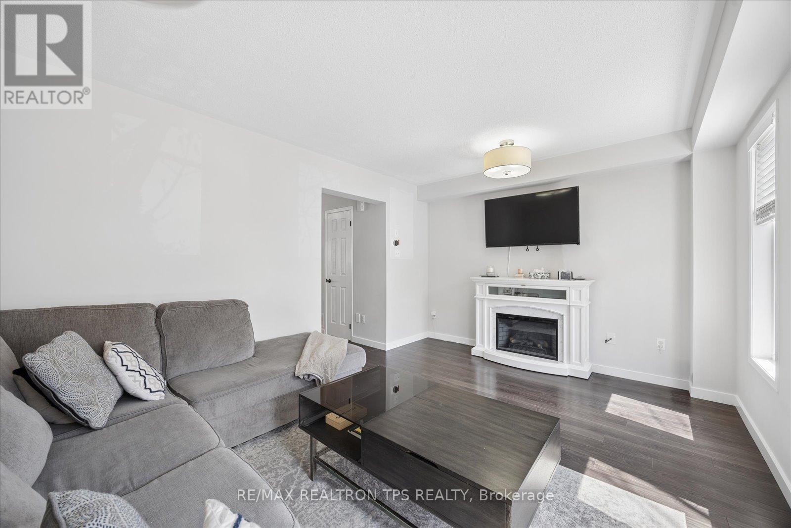 50 Spraggins Lane, Ajax, Ontario  L1T 4H2 - Photo 6 - E13033072