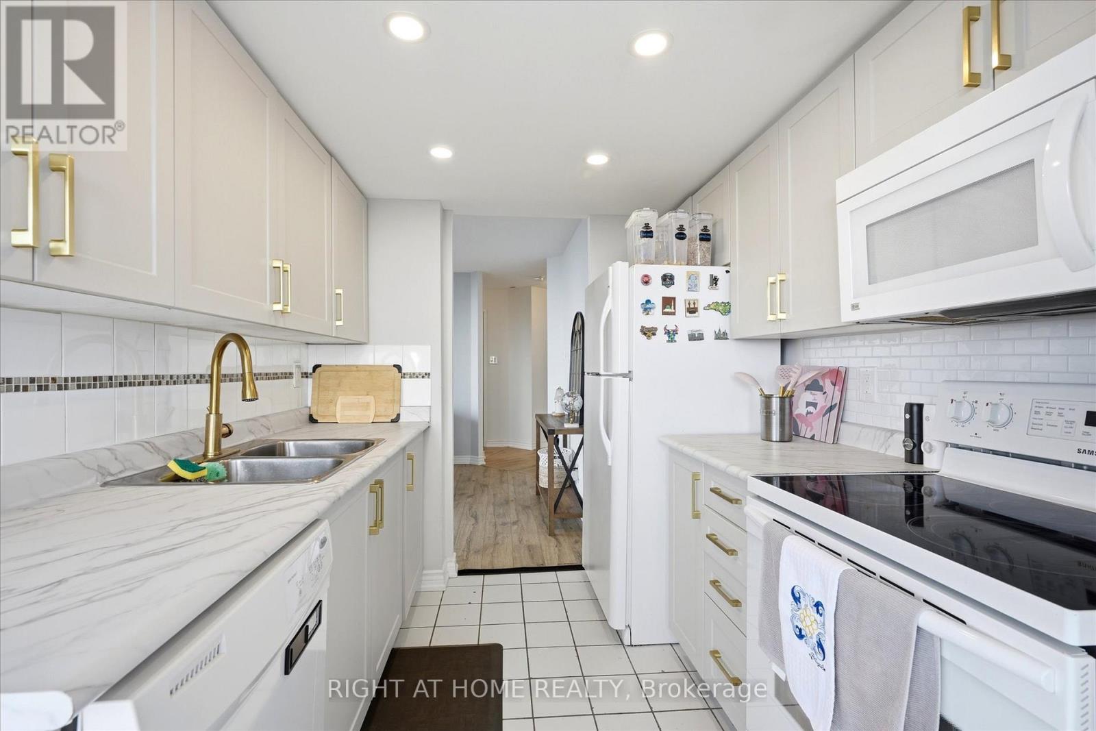 824 - 11753 Sheppard Avenue E, Toronto, Ontario  M1B 5M3 - Photo 12 - E13033090