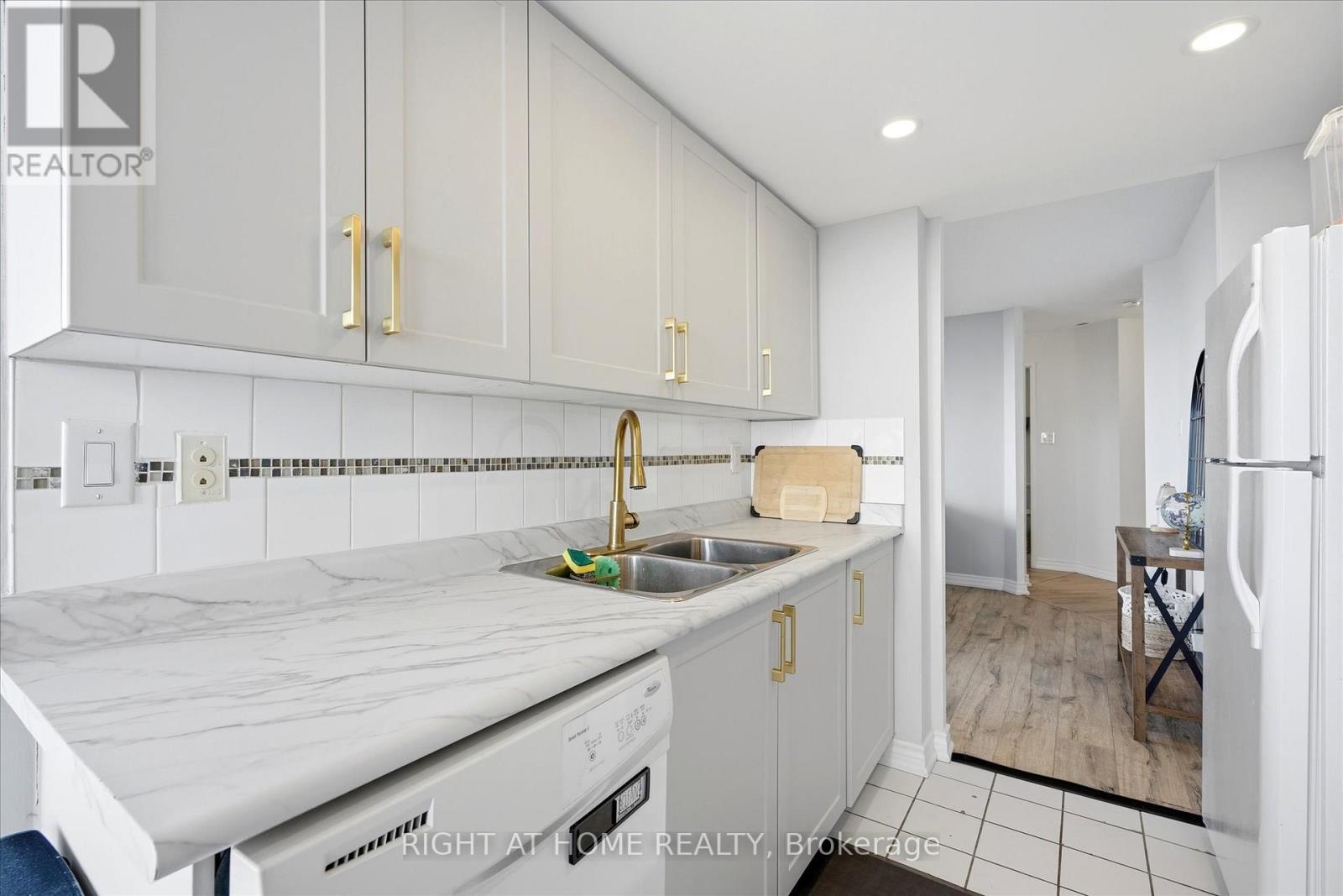 824 - 11753 Sheppard Avenue E, Toronto, Ontario  M1B 5M3 - Photo 14 - E13033090