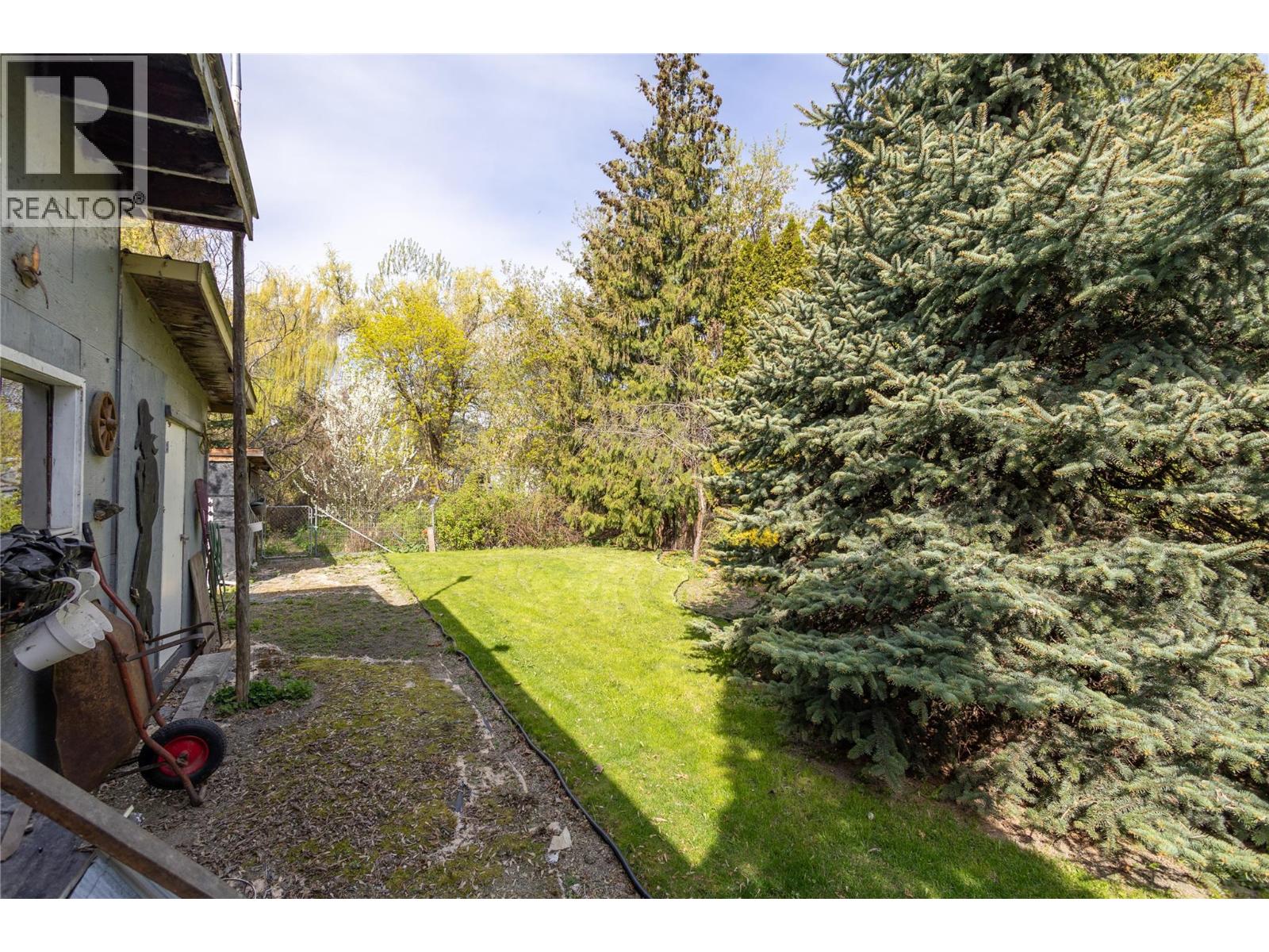 6292 Stickle Road, Vernon, British Columbia  V1B 3R2 - Photo 11 - 10375900