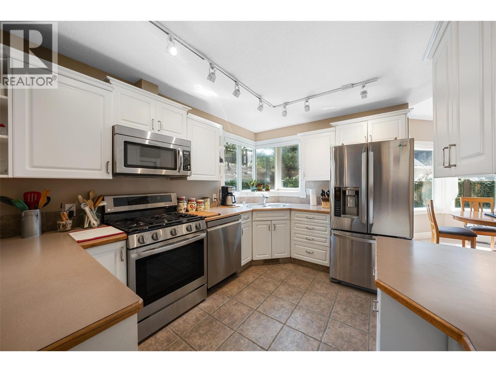 205 Merlin Court, Kelowna, British Columbia  V1V 1N2 - Photo 3 - 10384224