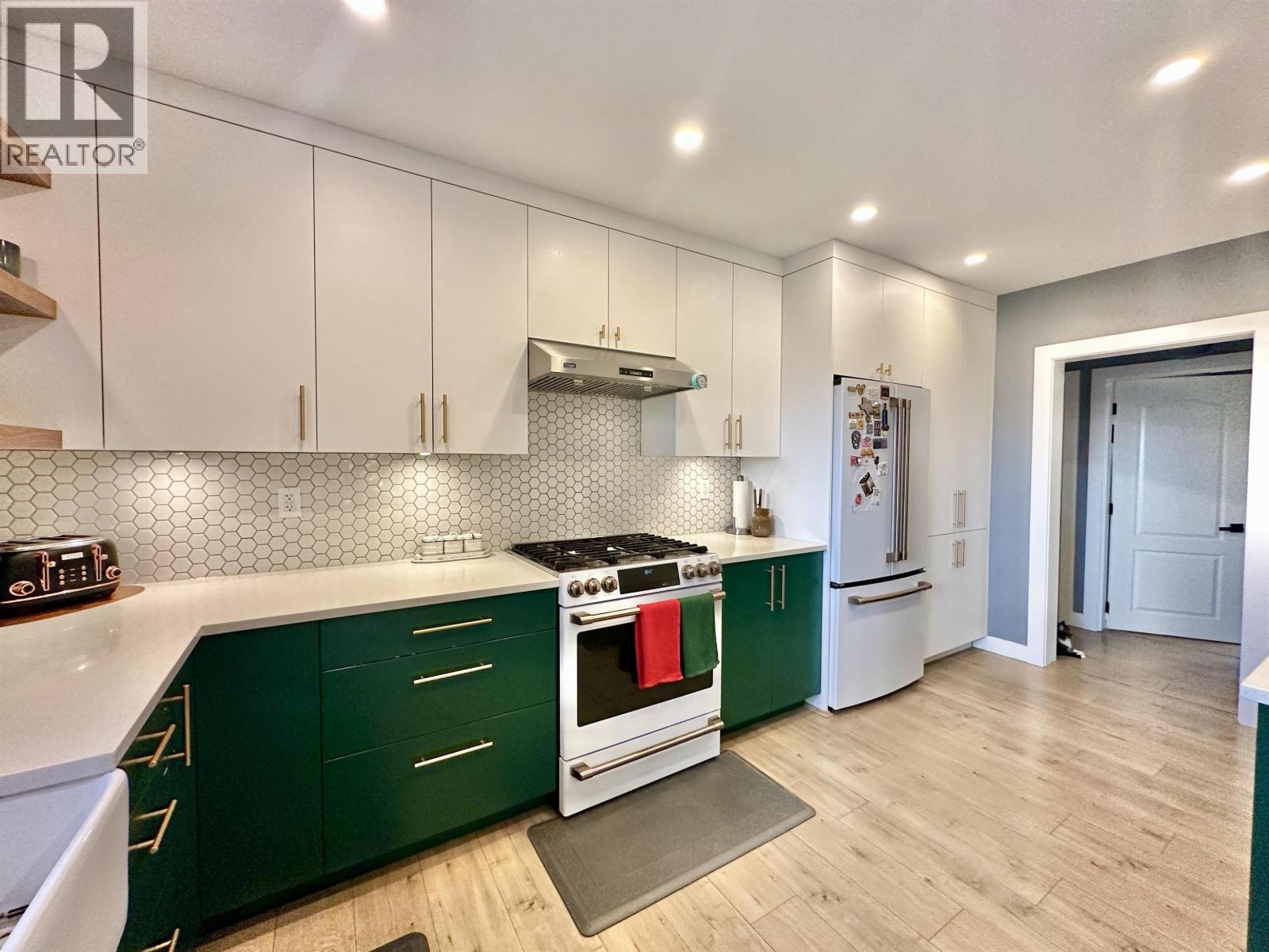 1215 Nepal Crescent, West Vancouver, British Columbia  V7T 2H4 - Photo 3 - R3112352