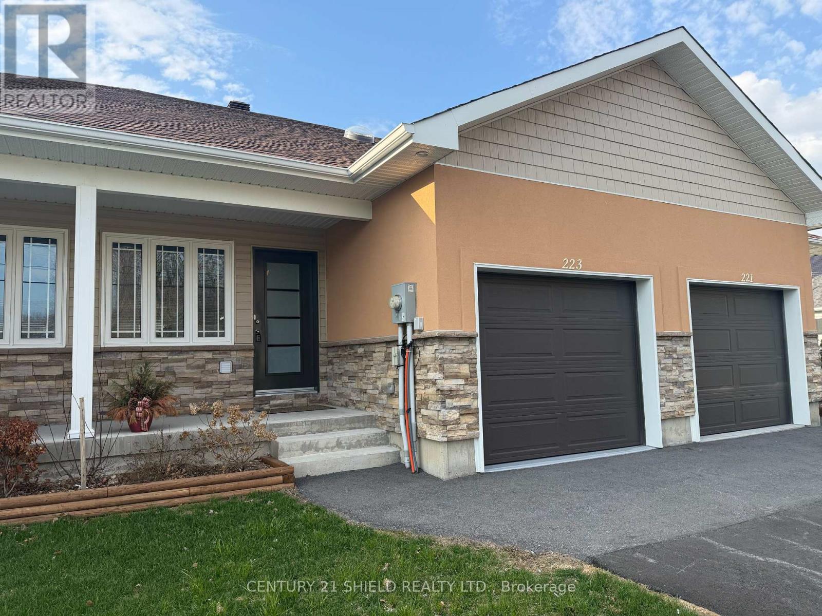 223 THIRD STREET W, Cornwall, Ontario