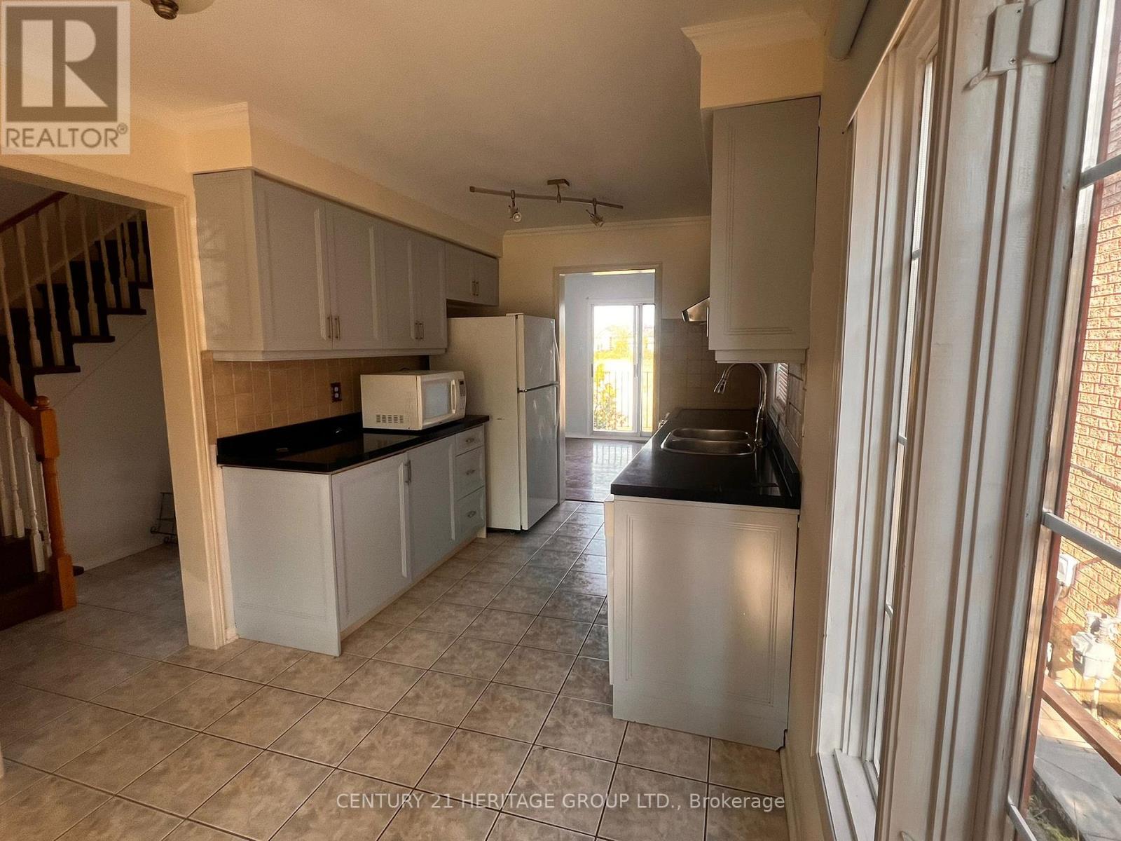 Main & 2nd - 641 Walpole Crescent, Newmarket (Stonehaven-Wyndham), Ontario  L3X 2B6 - Photo 4 - N13033076