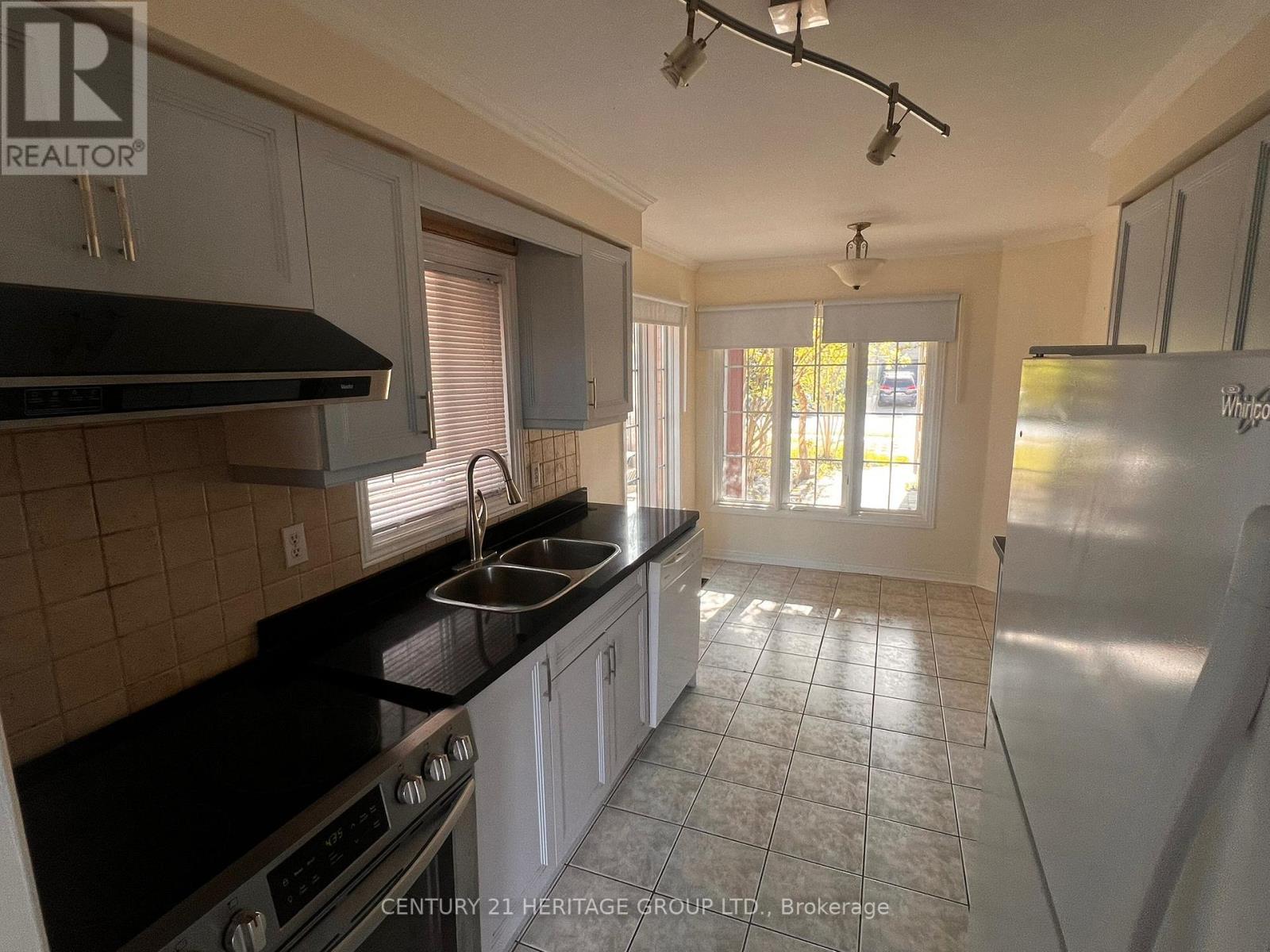 Main & 2nd - 641 Walpole Crescent, Newmarket (Stonehaven-Wyndham), Ontario  L3X 2B6 - Photo 5 - N13033076