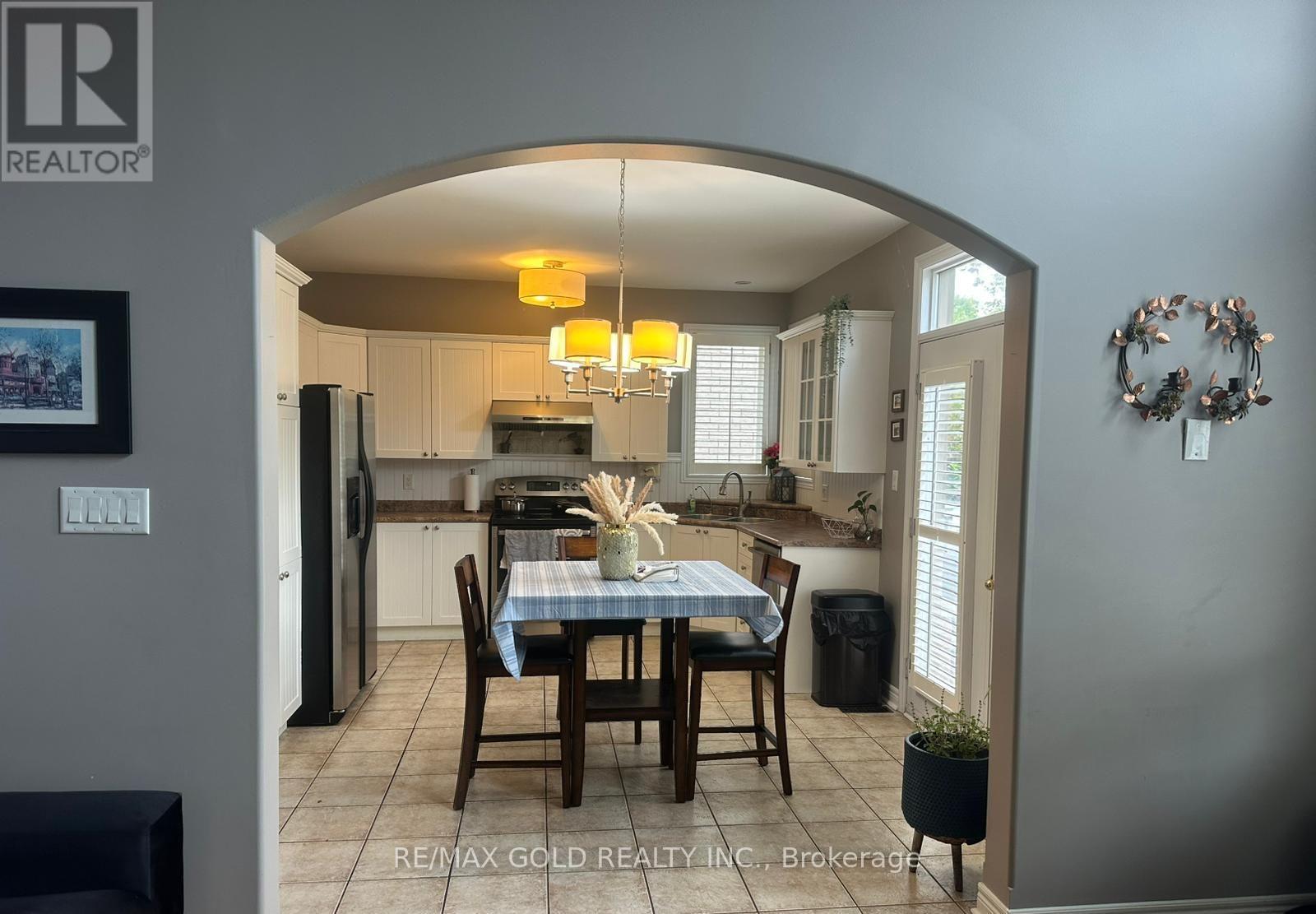 28 Sovereign's Gate, Barrie, Ontario  L4N 0K7 - Photo 11 - S13033036