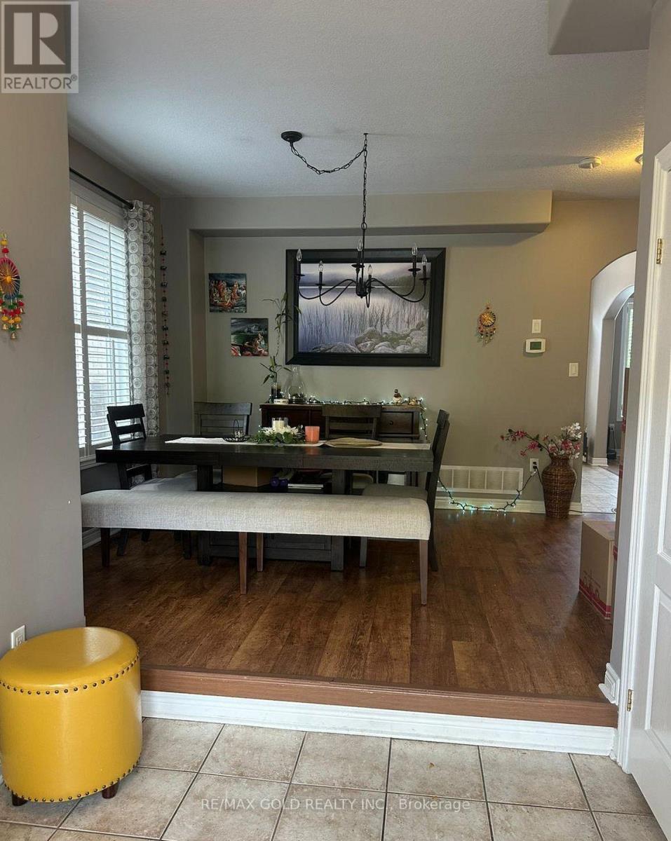 28 Sovereign's Gate, Barrie, Ontario  L4N 0K7 - Photo 3 - S13033036