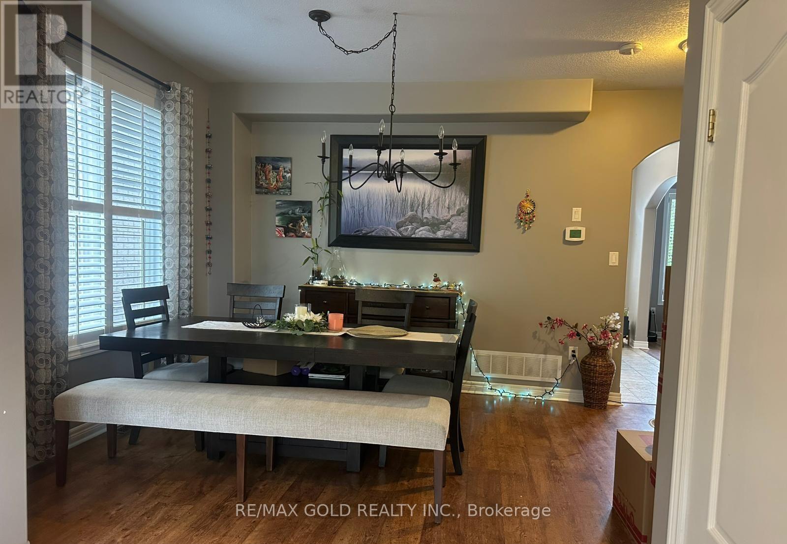 28 Sovereign's Gate, Barrie, Ontario  L4N 0K7 - Photo 4 - S13033036