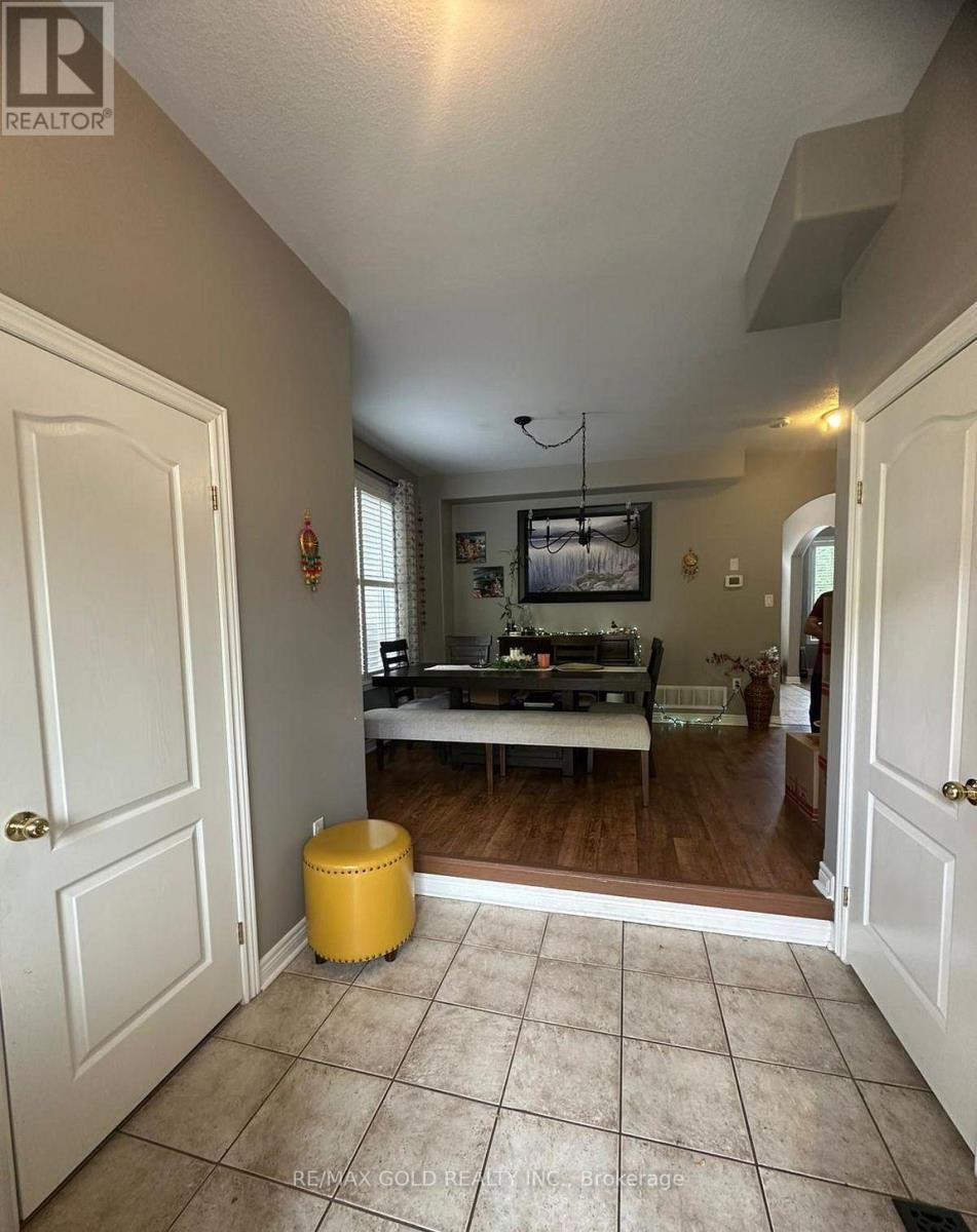 28 Sovereign's Gate, Barrie, Ontario  L4N 0K7 - Photo 5 - S13033036