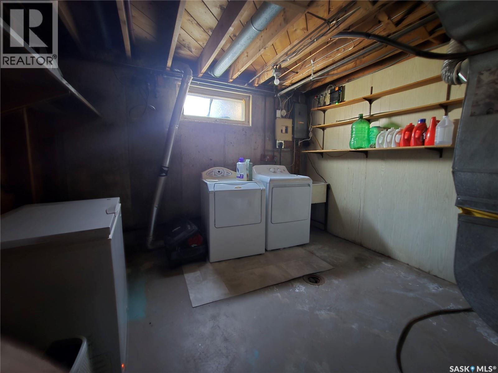 E 719 3rd Street E, Assiniboia, Saskatchewan  S0H 0B0 - Photo 35 - SK033665