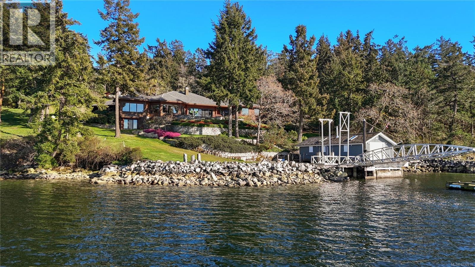 8440 Lawrence Rd, Central Saanich, British Columbia  V8M 1S5 - Photo 1 - 1032910