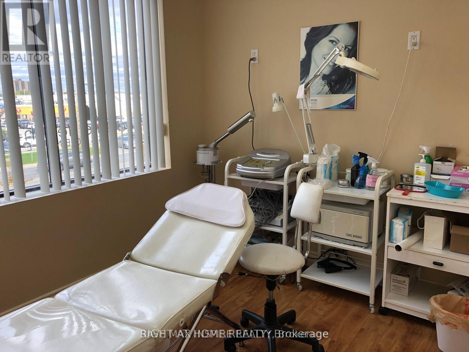 1525 Albion Road, Toronto, Ontario  M9V 5G5 - Photo 9 - W13033040