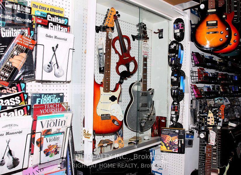 465 Rogers Road W, Toronto, Ontario  M6M 1A8 - Photo 10 - W13033068