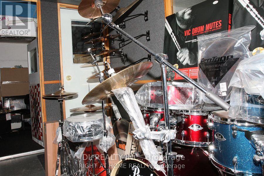 465 Rogers Road W, Toronto, Ontario  M6M 1A8 - Photo 17 - W13033068