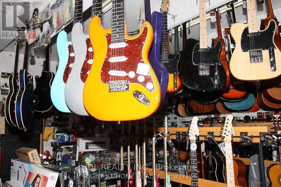 465 Rogers Road W, Toronto, Ontario  M6M 1A8 - Photo 7 - W13033068