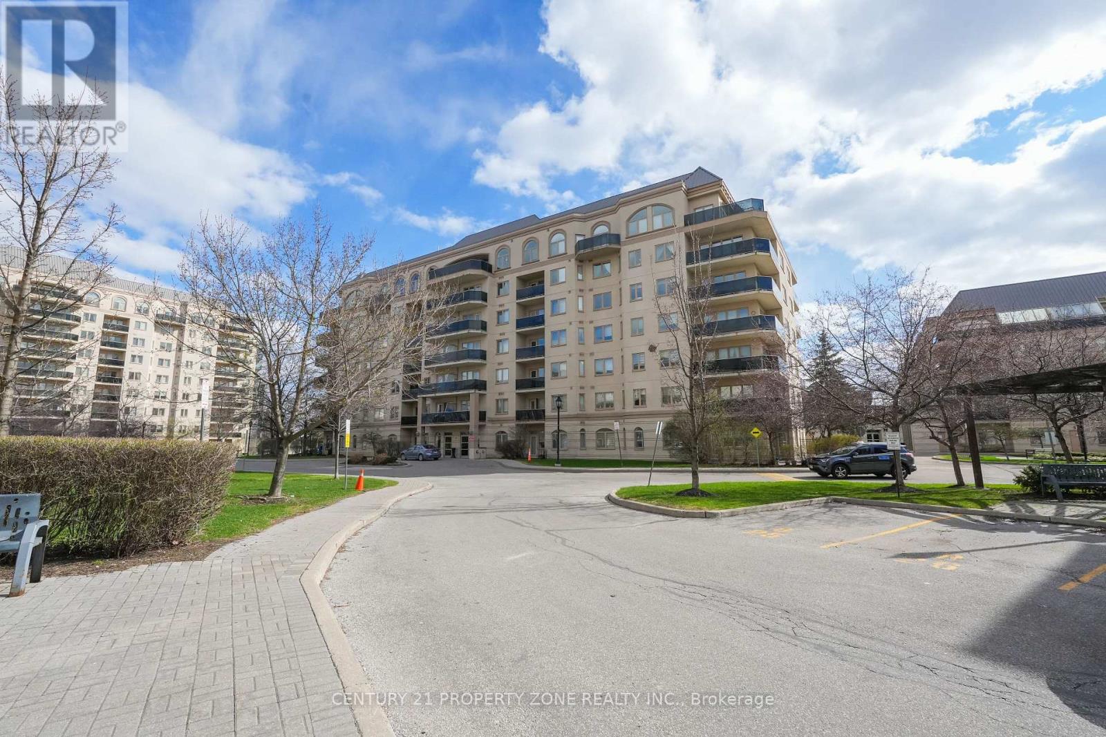 1401 - 8 Dayspring Circle, Brampton, Ontario  L6P 2Z7 - Photo 2 - W13033070