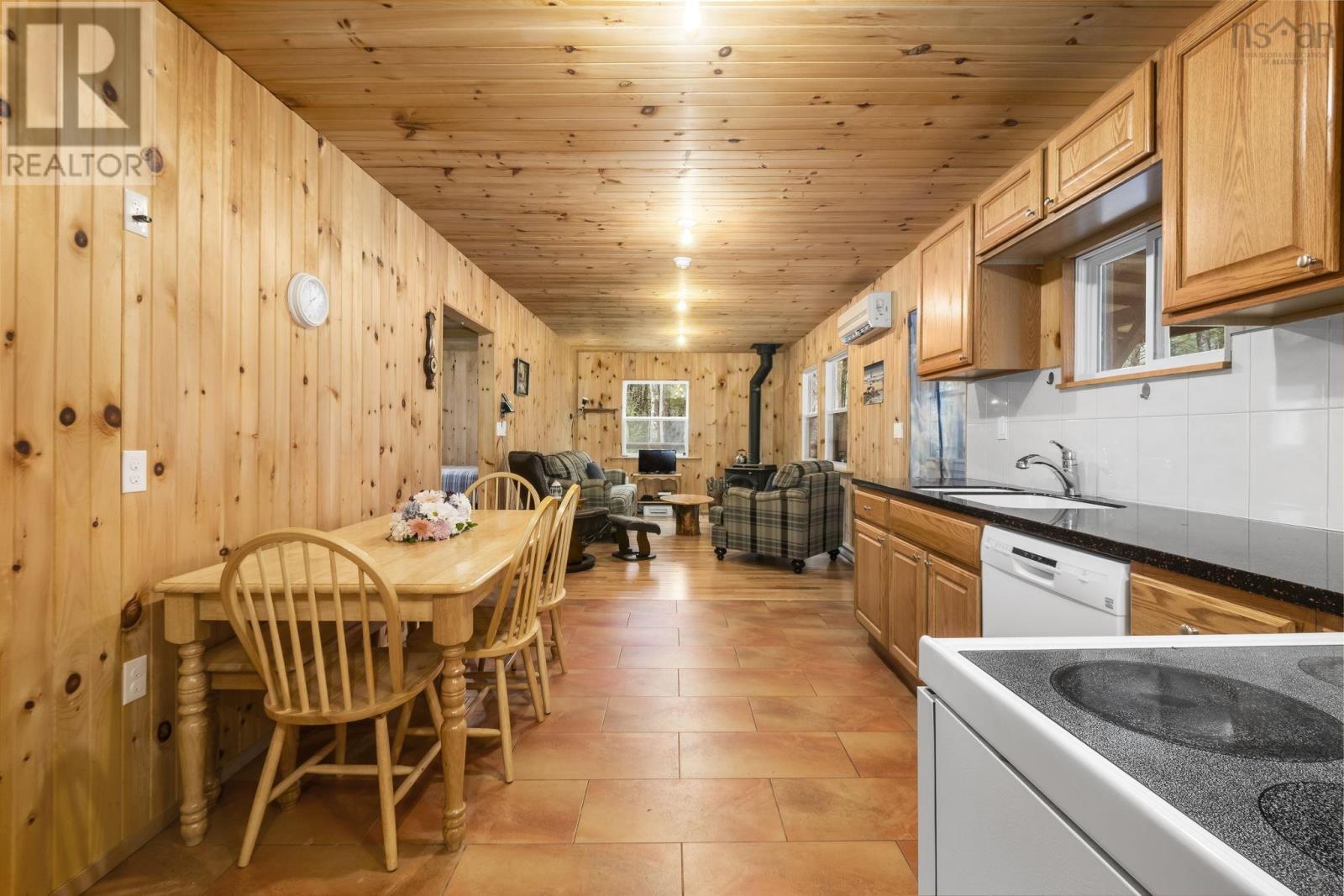 87 Edith's Point Road, South Brookfield, Nova Scotia  B0T 1K0 - Photo 4 - 202608267