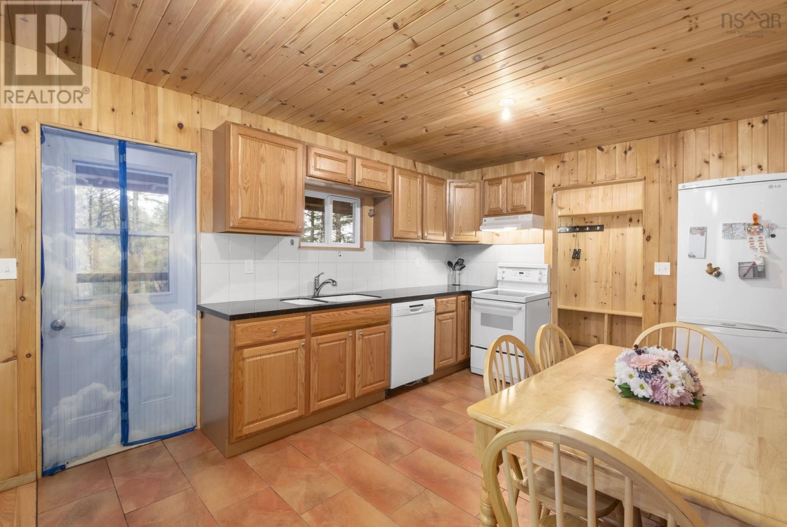 87 Edith's Point Road, South Brookfield, Nova Scotia  B0T 1K0 - Photo 7 - 202608267