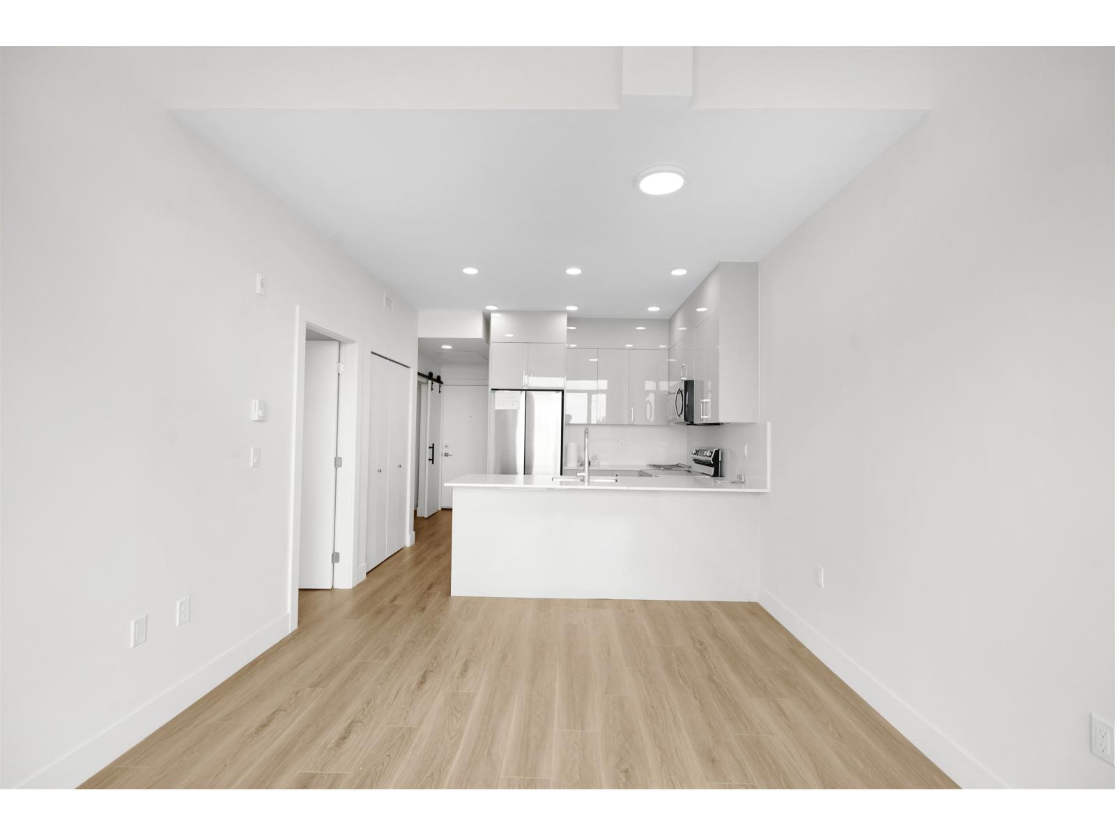 609 15739 FRASER HIGHWAY, surrey, British Columbia