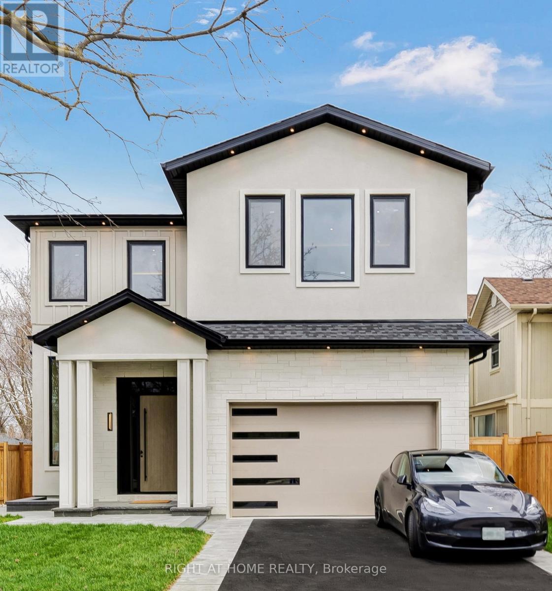 84 MOSLEY STREET, Aurora, Ontario